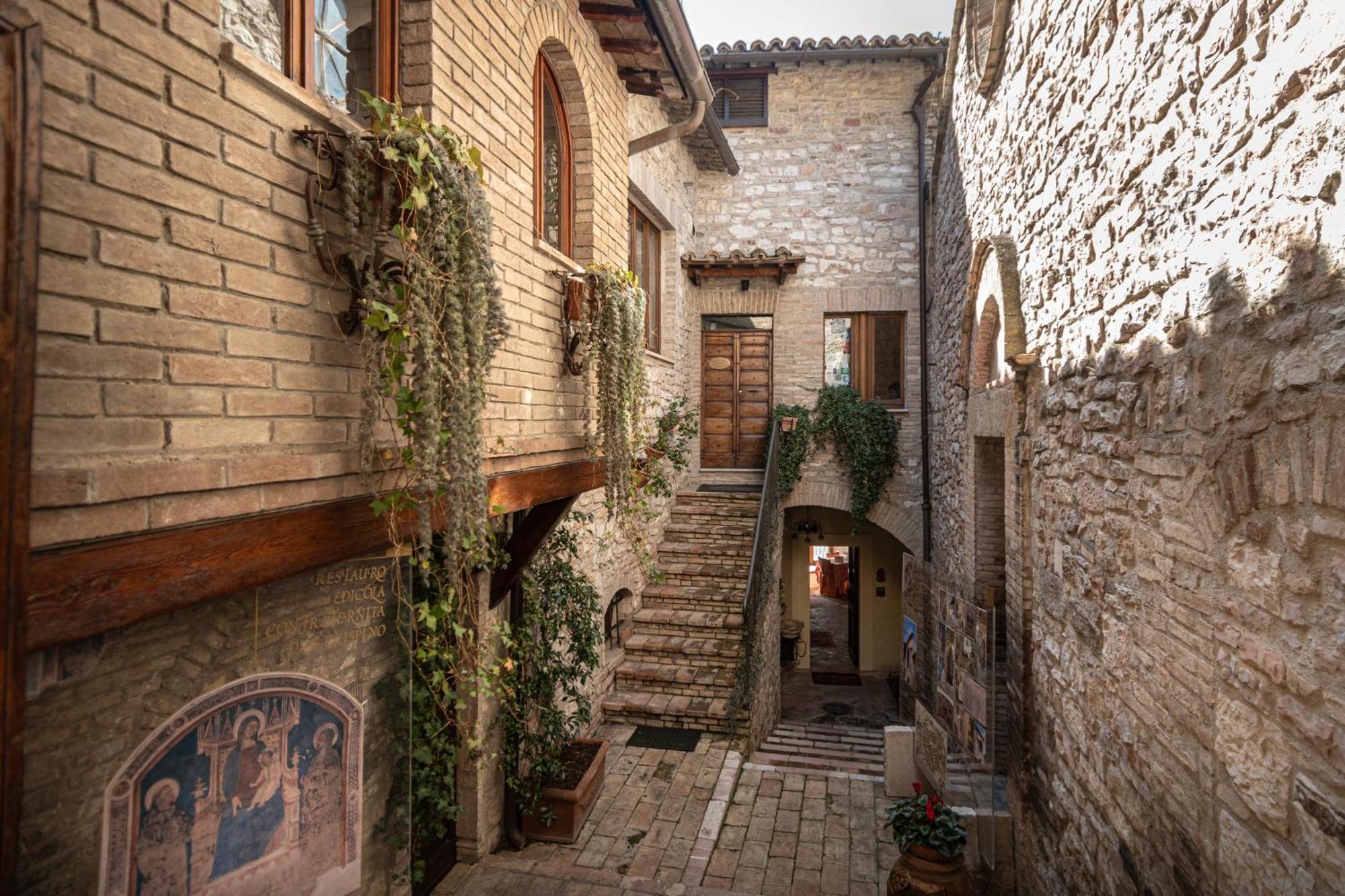 אפרטהוטל אסיסי Residenza D'Epoca San Crispino מראה חיצוני תמונה